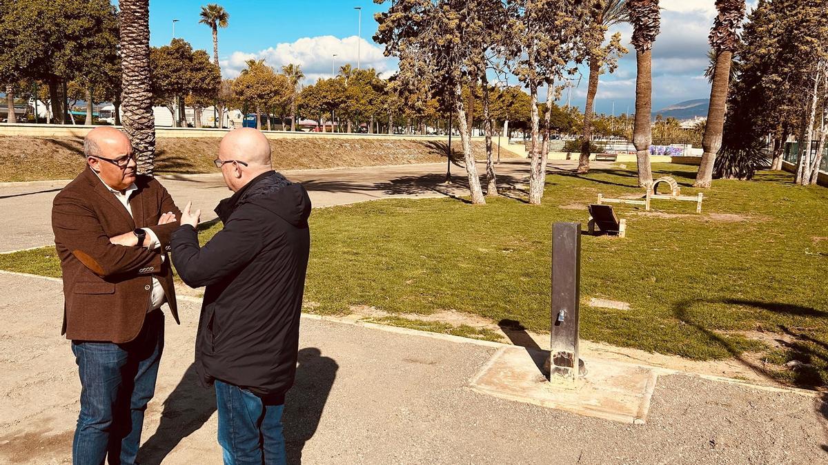 Vélez-Málaga ha reabierto el parque canino del Tomillar, tras su reforma.