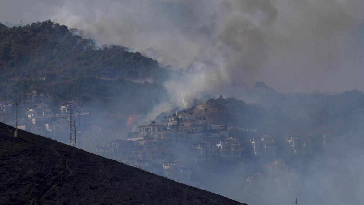 Levantan el confinamiento de Benahavís (Málaga) pero siguen evacuadas algunas urbanizaciones