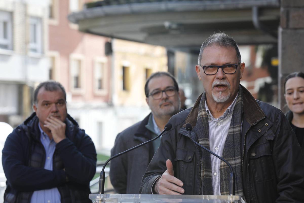 Por la izquierda, José Luis Alperi, Robero García, Armando Fernández Natal y Elisa Alonso