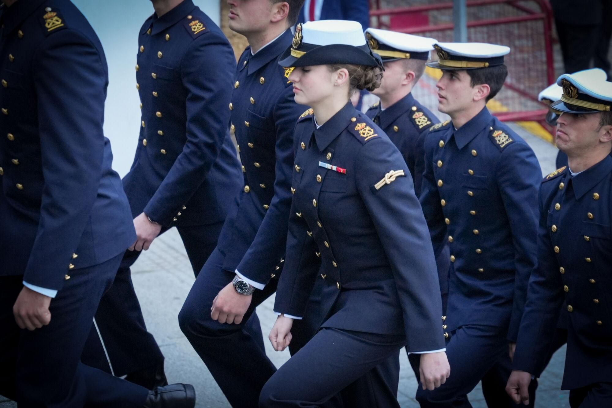 La Princesa de Asturias, Leonor de Borbón, antes de la partida en el Juan Sebastián Elcano. A 11 de enero de 2025 en Cádiz, Andalucía (España). Los Reyes Felipe VI y Letizia, junto a la ministra de Defensa, Margarita Robles, presiden el acto de despedida del buque escuela 'Juan Sebastián de Elcano' en el Puerto de Cádiz. En esta ocasión histórica, la Princesa de Asturias, Leonor de Borbón, embarcará como guardiamarina de primero. El evento contará también con la presencia del presidente de la Junta de Andalucía, Juanma Moreno. 11 ENERO 2025 Francisco J. Olmo / Europa Press 11/01/2025. LEONOR DE BORBÓN Y ORTIZ;Francisco J. Olmo;category_code_new;