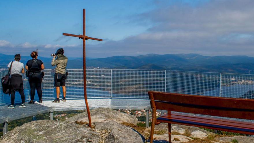 El sendero de escalones al mirador de Xiabre se hará en cuanto deje de llover