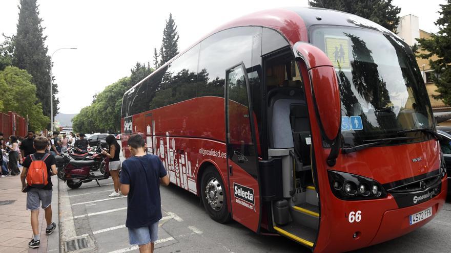 Convocan una gran protesta en Murcia por la falta de autobús escolar