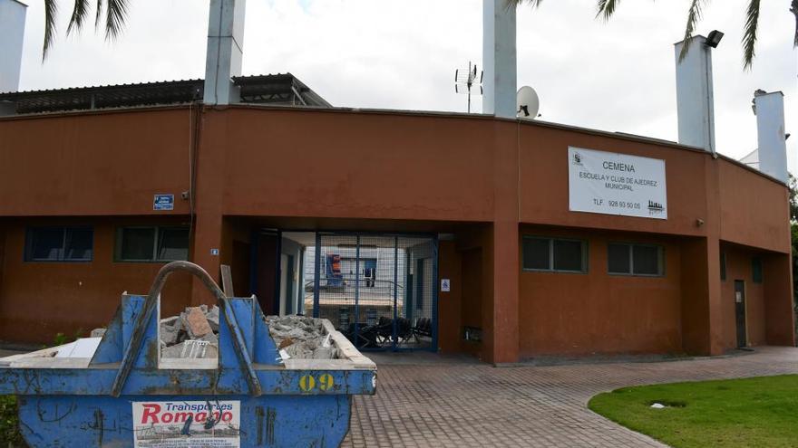 Exterior edificio del campo de lucha de Arguineguín.