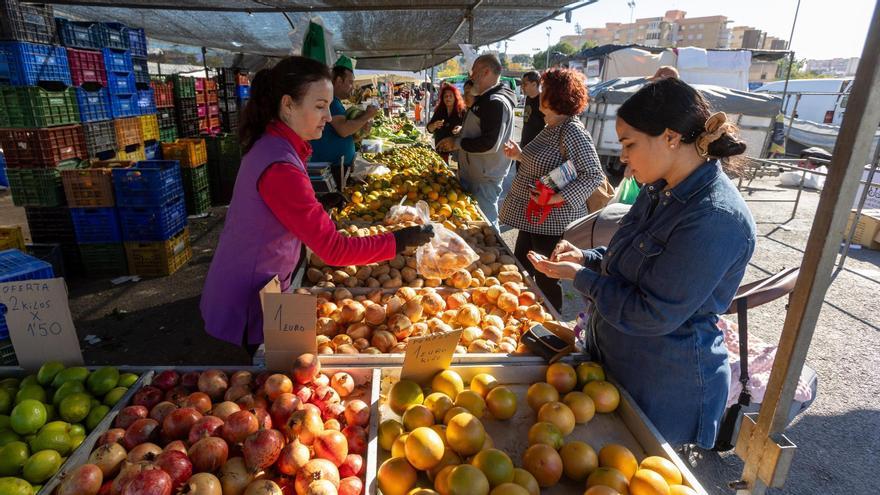 Un puesto en el mercadillo de Teulada