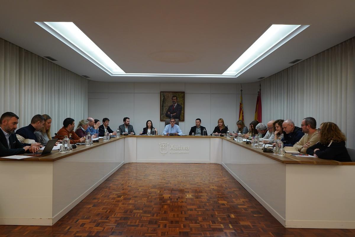 Imagen de los asistentes al pleno del Ayuntamiento de Xàtiva celebrado en febrero de 2026.
