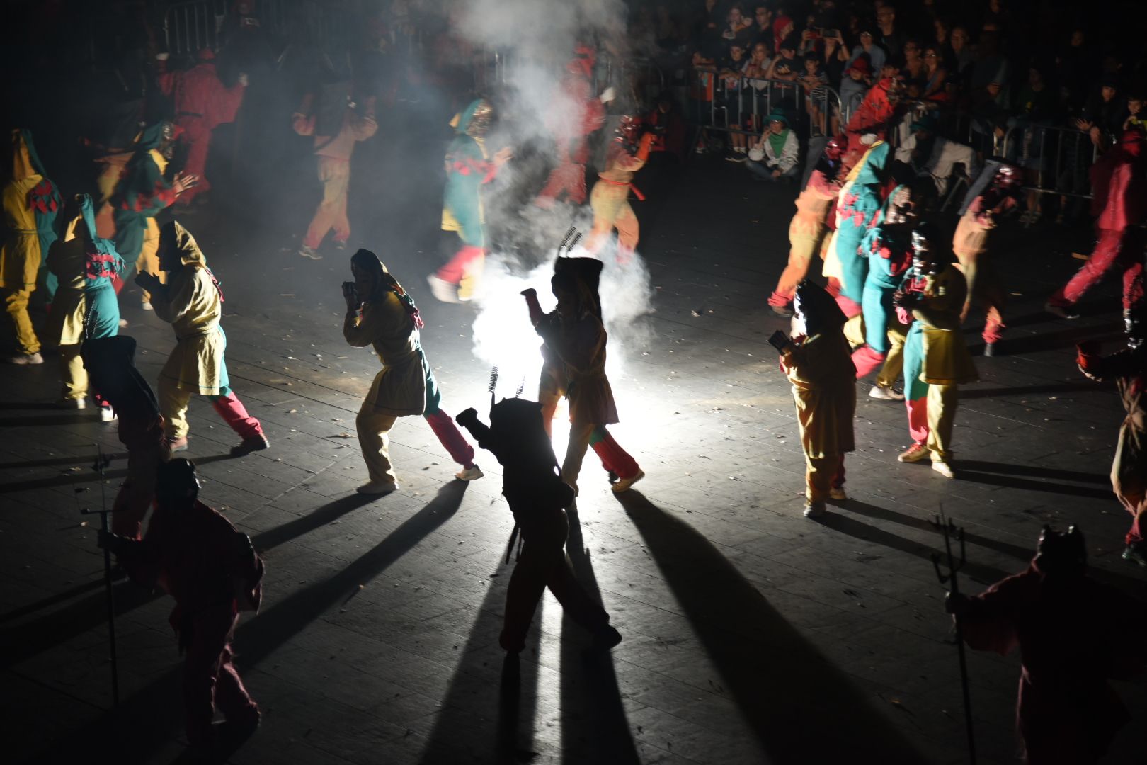 Esclat de gent a la Mostra del Correfoc