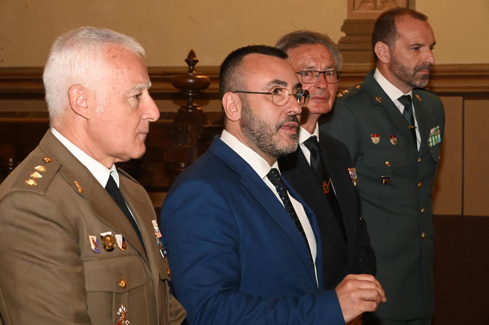 FOTOGALERÍA I La Real Hermandad de Veteranos de las Fuerzas Armadas y la Guardia Civil reconoce a voluntarios en Vila-real