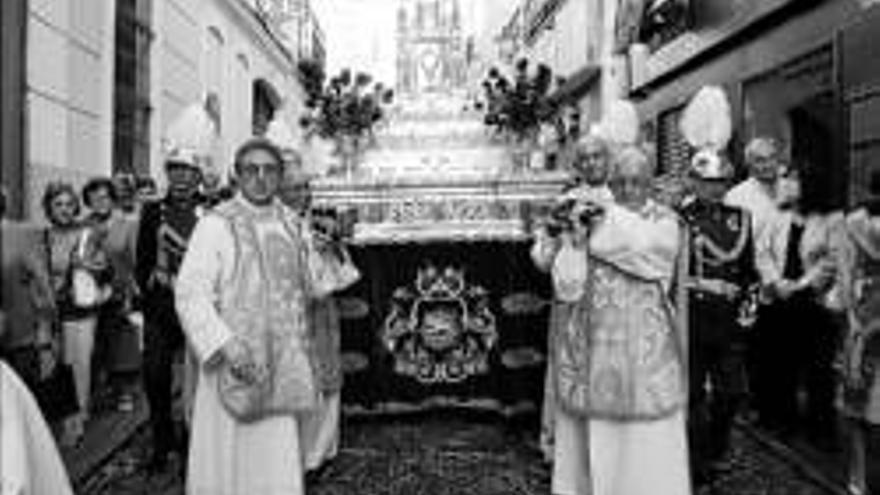 Cientos de fieles celebran en la región el día del Corpus Christi