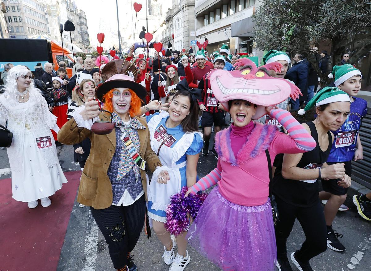 Loca carrera de Navidad: la San Silvestre colorea Vigo