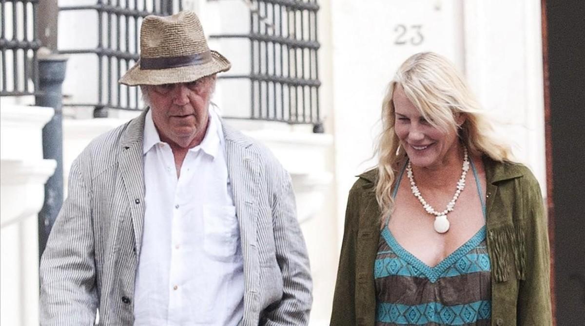 ecarrasco42685158 rome italy june 27 daryl hannah is spotted with the new180327193720 ecarrasco42685158 rome italy june 27 daryl hannah is spotted with the new180327193720
