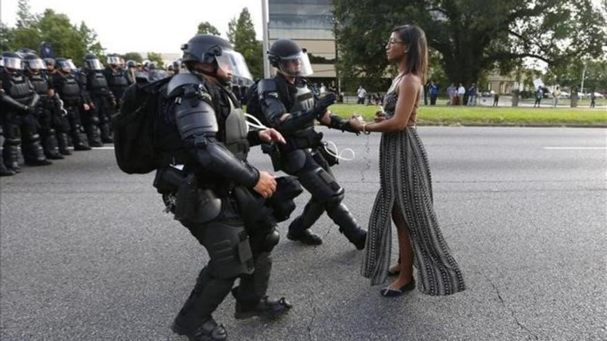 Una fotografía se convierte en símbolo de las protestas contra la violencia policial en EEUU