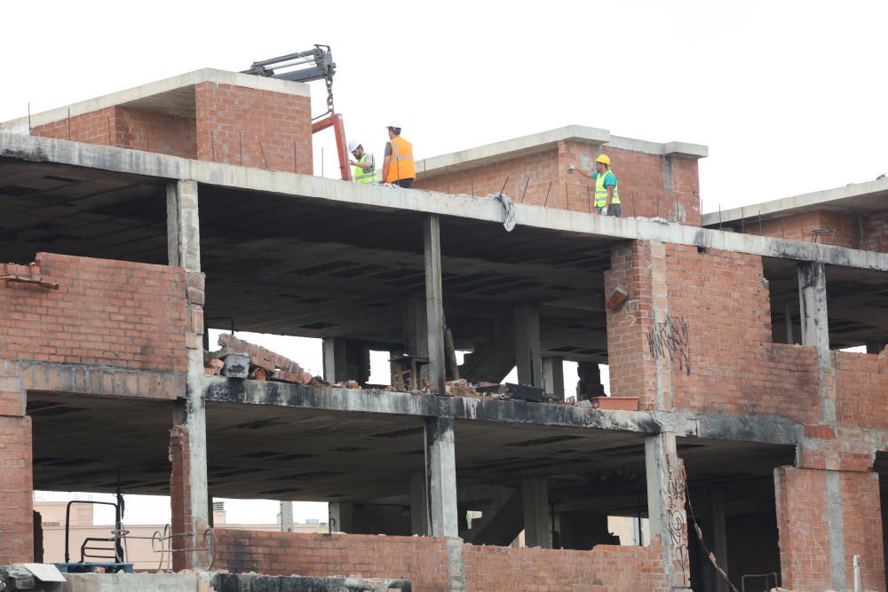 Obras en el edificio okupado de es Viver, en Ibiza