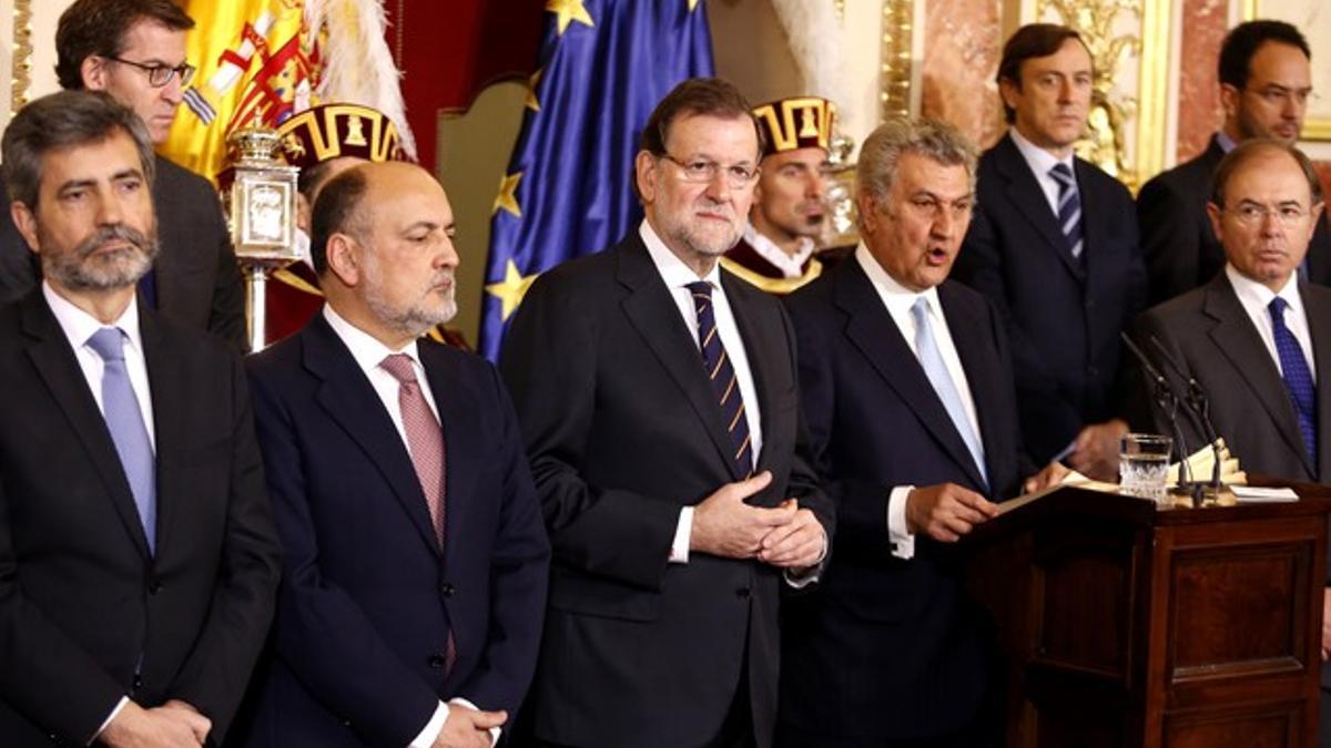 El presidente del Congreso, Jesús Posada, pronuncia su discurso en el acto institucional del Día de la Constitución, junto a Mariano Rajoy y los presidentes del Tribunal Constitucional, Francisco Pérez de los Cobos, y del Supremo, Carlos Lesmes.