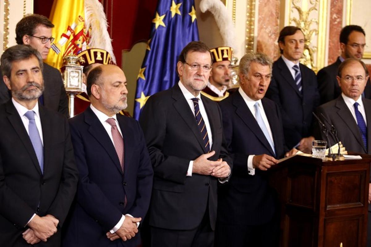 El president del Congrés, Jesús Posada, pronuncia el seu discurs en l’acte institucional del Dia de la Constitució, amb Mariano Rajoy i els presidents del Tribunal Constitucional, Francisco Pérez de los Cobos, i del Tribunal Suprem, Carlos Lesmes.