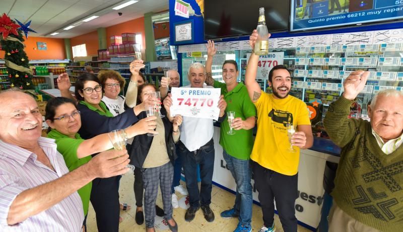 22-12-2019 SANTA LUCÍA DE TIRAJANA. 5º premio del sorteo de Navidad de la Loteria Nacional, vendido en el despacho situado en el Supermercado Doctoral (Grupo Bolaños). Fotógrafo: ANDRES CRUZ  | 22/12/2019 | Fotógrafo: Andrés Cruz