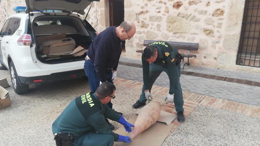 Halla tres ánforas romanas cuando limpiaba una casa que quería poner a la venta en Santa Pola