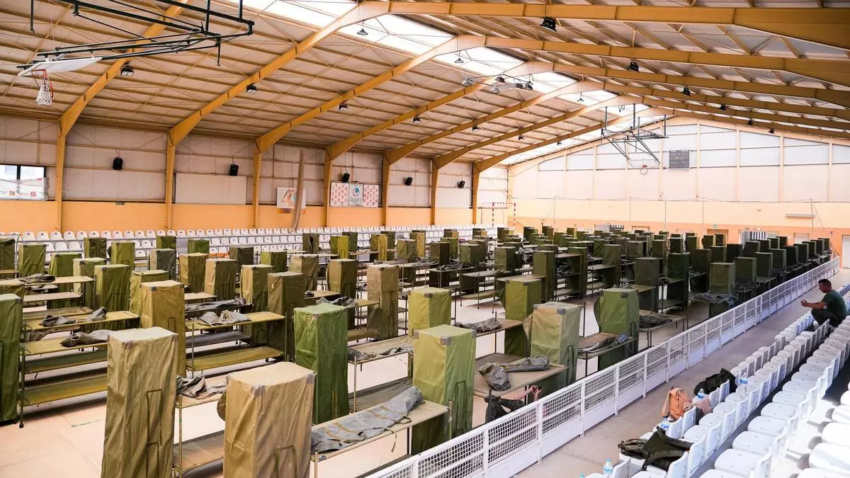 Comienza el despliegue militar en Vigo: el Ejército comienza a instalar el campamento en As Travesas