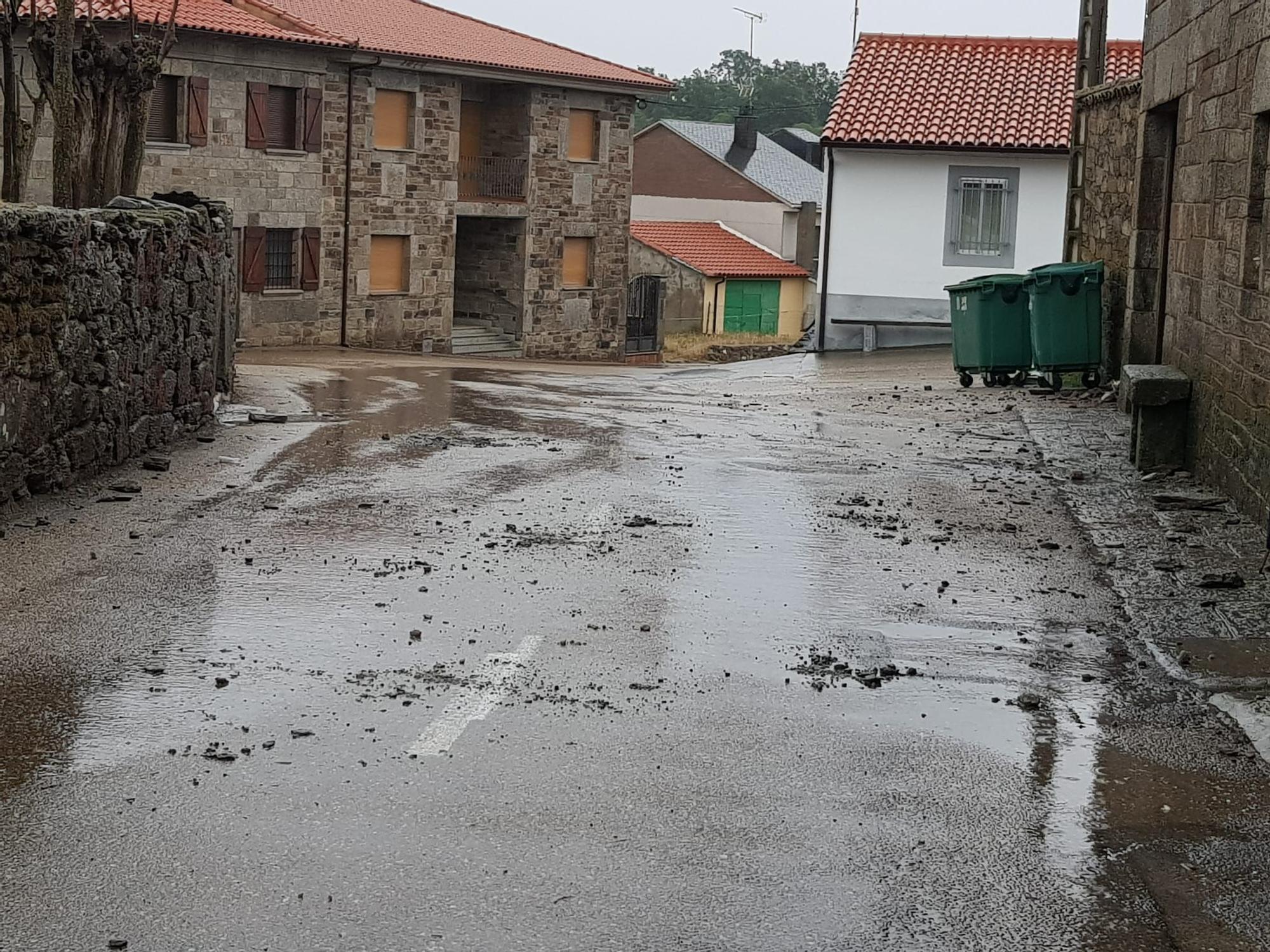 GALERÍA | Una fuerte tormenta daña la iglesia de Villanueva de Valrojo