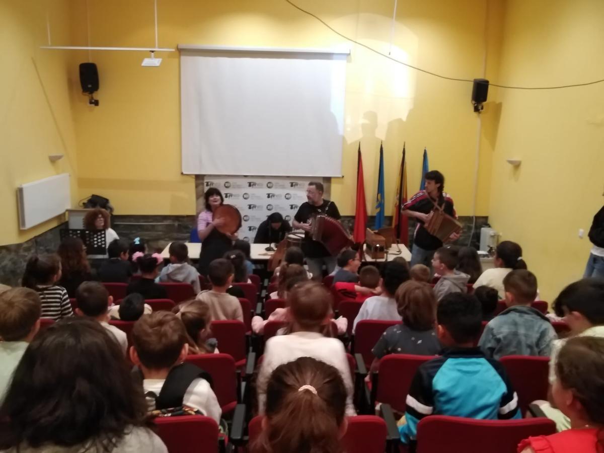 Actividades de la Escuela Municipal de Música en el auditorio de la Casa de Cultura.