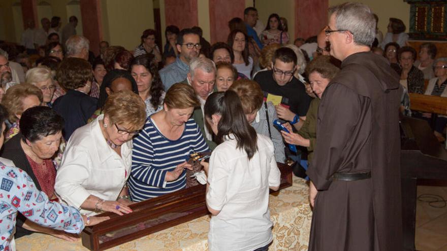 El bastón fue recibido en el convento de los Padres Carmelitas.