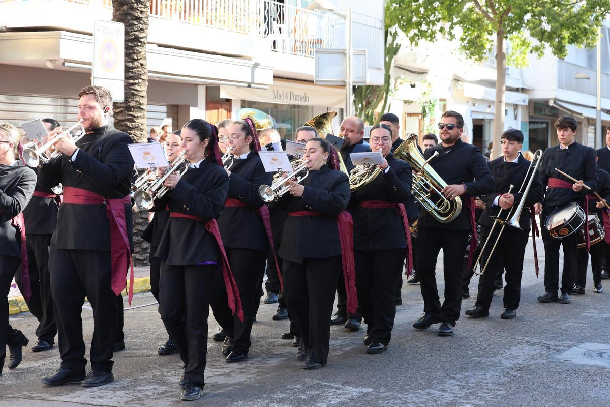 Mira todas las imágenes de la Procesión del Santo Encuentro en Santa Eulària Mira todas las imágenes de la Procesión del Santo Encuentro en Santa Eulària
