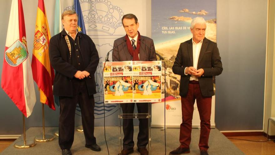 Mario Muzas, Abel Caballero y Manel Fernández, ayer durante la presentación. // FdV