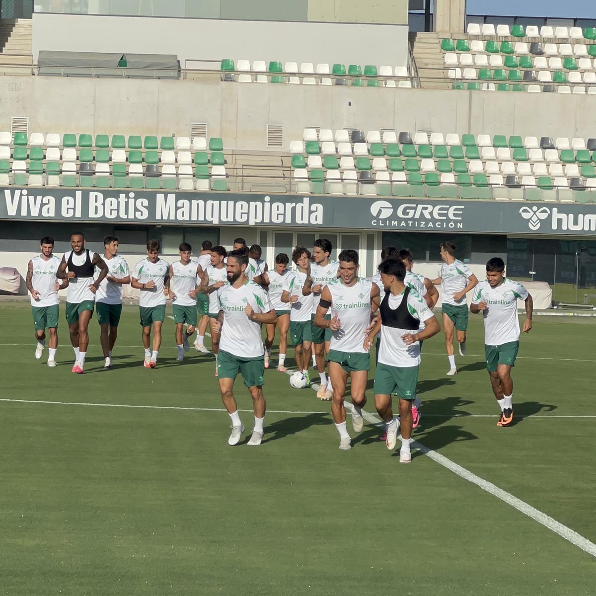 Entrenamiento del Betis a dos días de recibir al Real Madrid