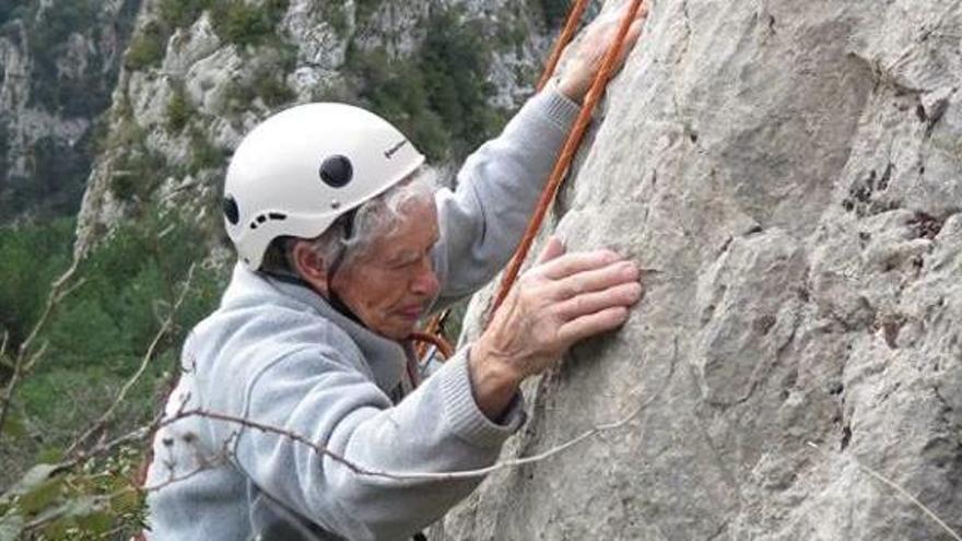 Teodoro Lozano durant una escalada.