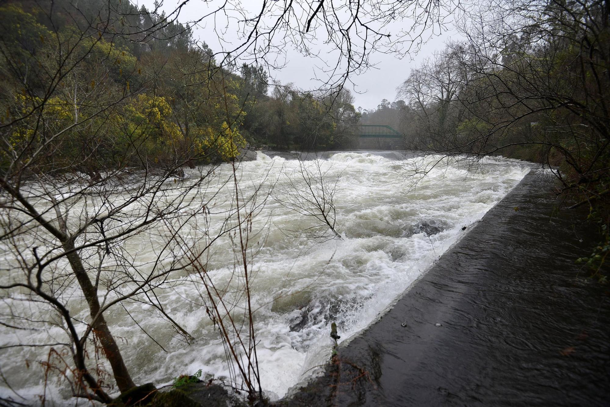 Las intensas lluvias dejan los ríos de Pontevedra con mucho caudal de agua