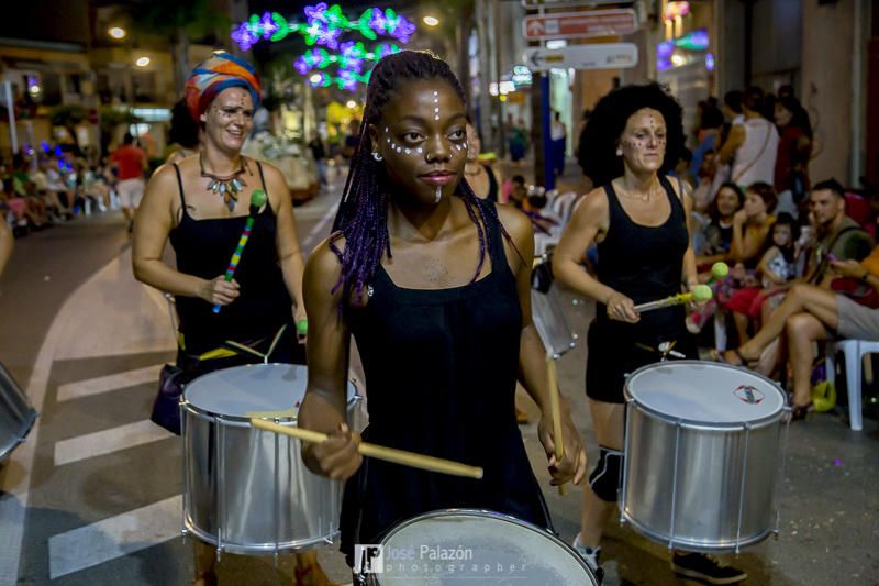 Una ola de color inunda las calles de La Nucía