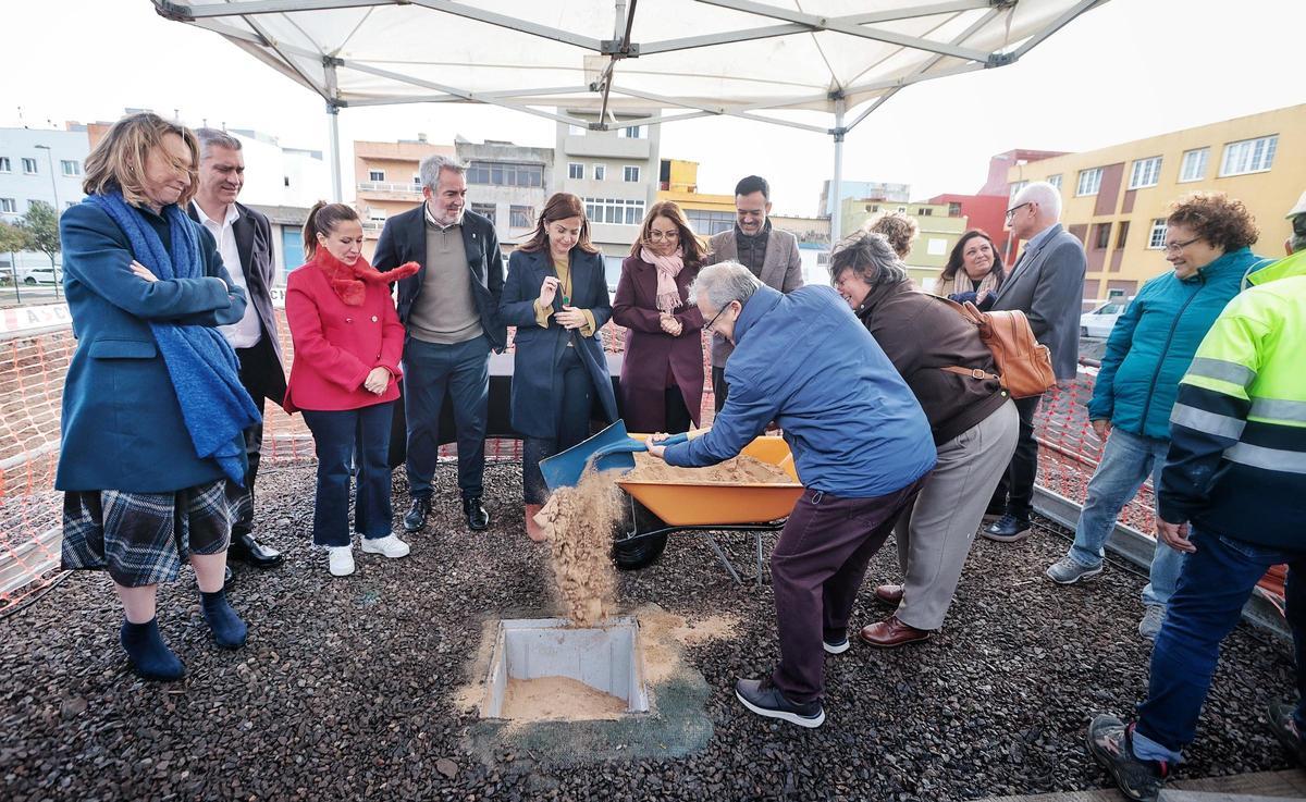 Colocación de la primera piedra del nuevo complejo residencial de Apanate