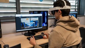 Un estudiante, en el Aula Infinita de la UPC, dedicada al aprendizaje de las matemáticas.