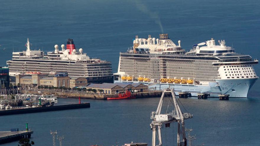 Doble escala de cruceros hoy en Vigo. // R. Grobas