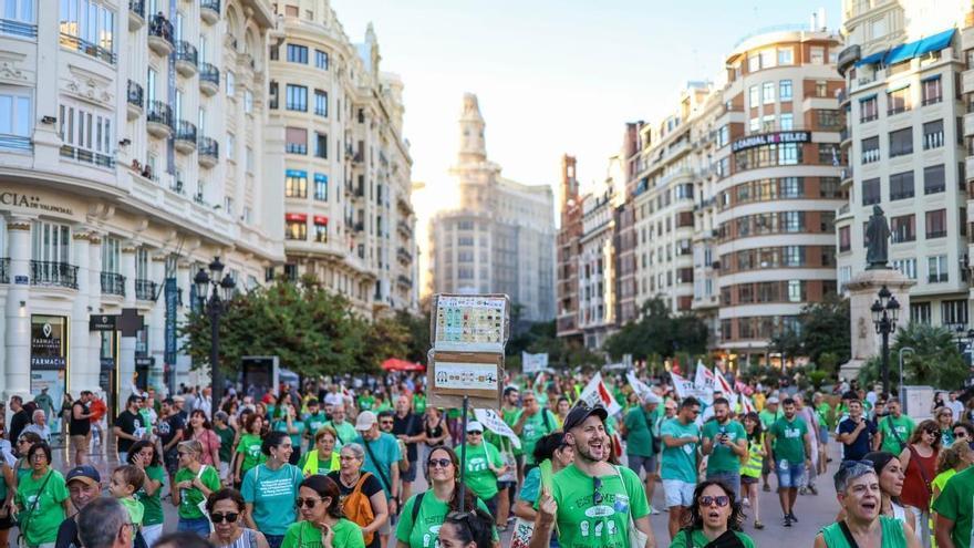 Así ha sido la manifestación de docentes por las calles de València tras el inicio de curso