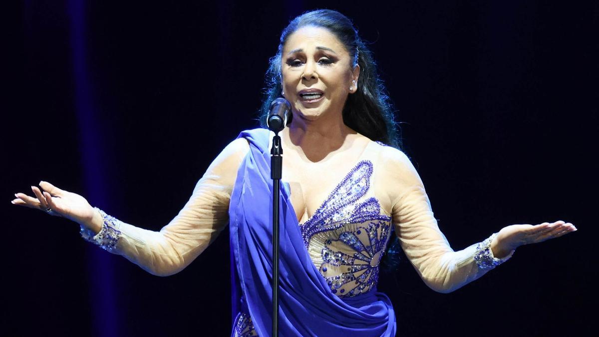 Isabel Pantoja, en medio de la tormenta perfecta, cita a sus fans de verdad  en el Palau Sant Jordi