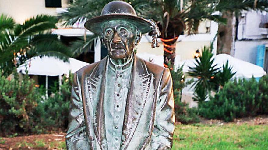 Estatua de Isidor Macabich, obra de López.