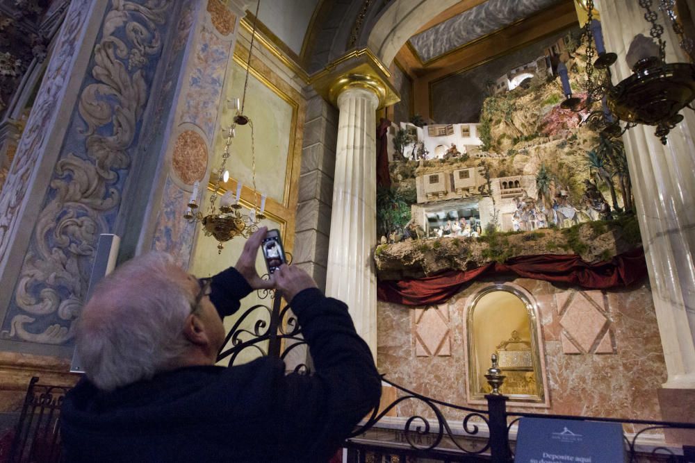 Belén de la iglesia de San Nicolás situado a dos metros de altura