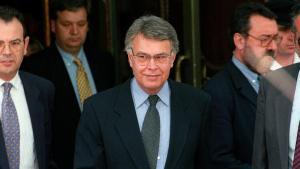 El ex presidente del Gobierno, Felipe González, sale del Tribunal Supremo, esta mañana, donde ha declarado como testigo en el juicio del caso Marey.