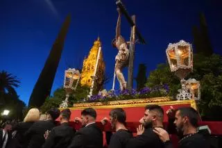 El Cristo de la Piedad de Las Palmeras preside el vía crucis penitencial