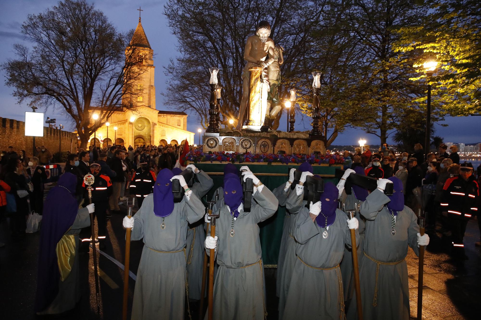 En imágenes: Procesión de Martes Santo en Gijón