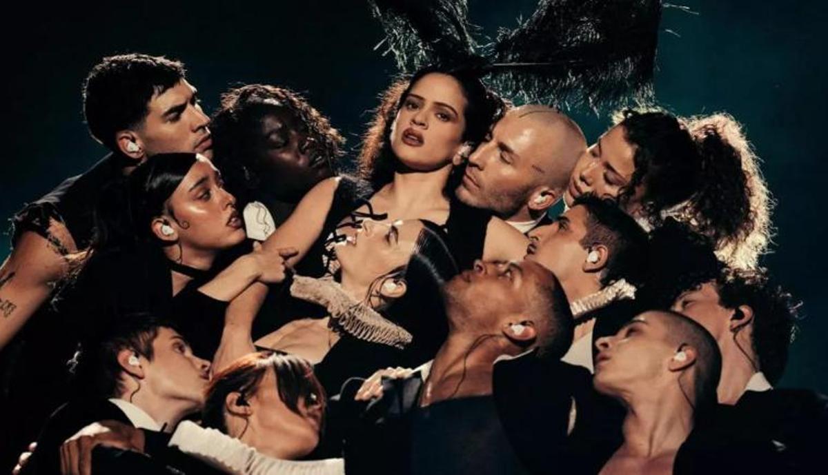 Rosalía, durant l'actuació de 'Berghain'