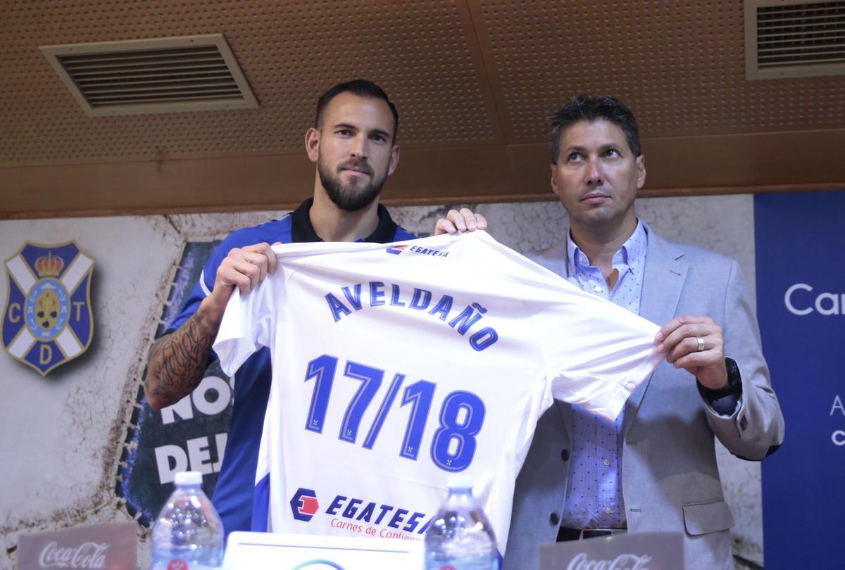Lucas Aveldaño y Alfonso Serrano, el día de su presentación como jugador del CD Tenerife.