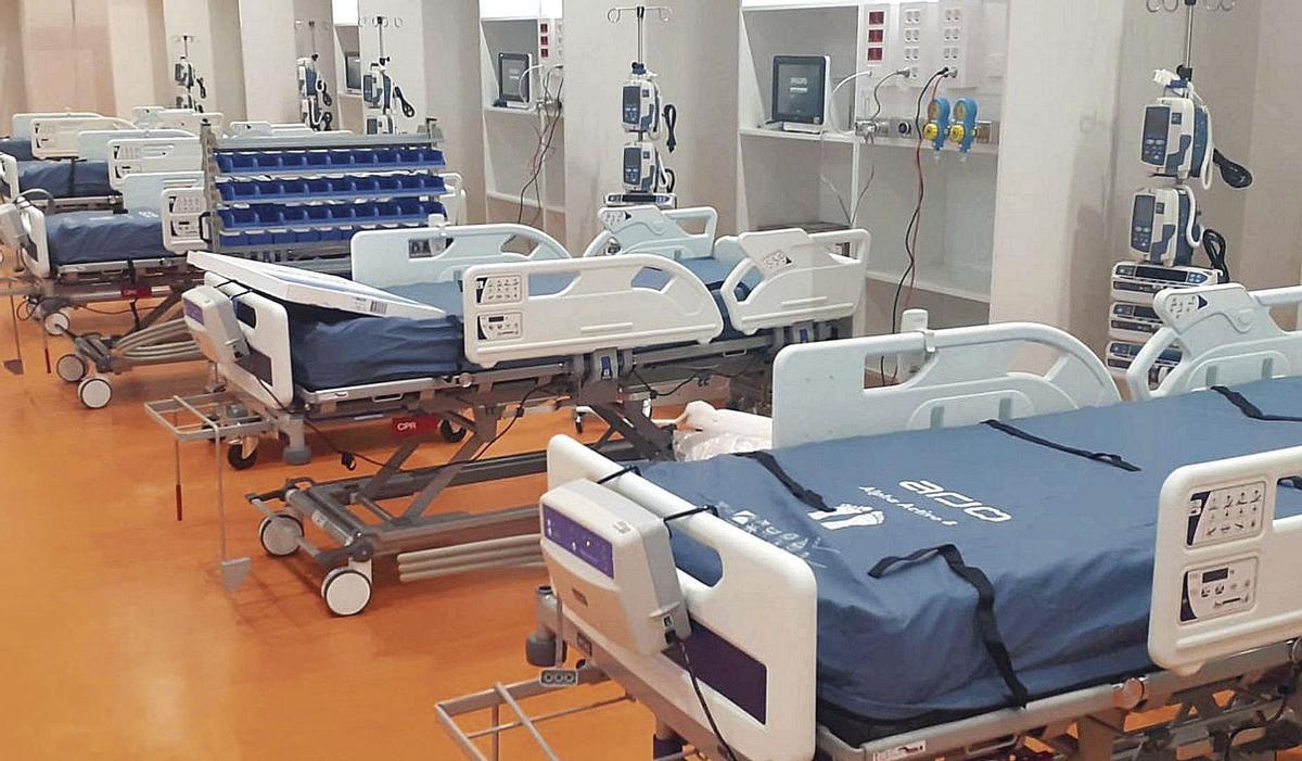Aspecto parcial de la nueva UCI montada en el espacio que ocupaba el gimnasio de Rehabilitación del Hospital Universitario Central de Asturias (HUCA), que hoy entrará en servicio.