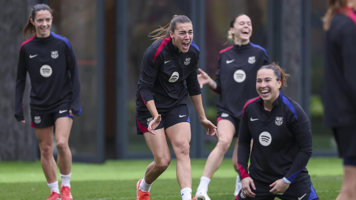 Aitana, Patri, Mapi y Cata Coll, durante la sesión de entrenamiento de este viernes.