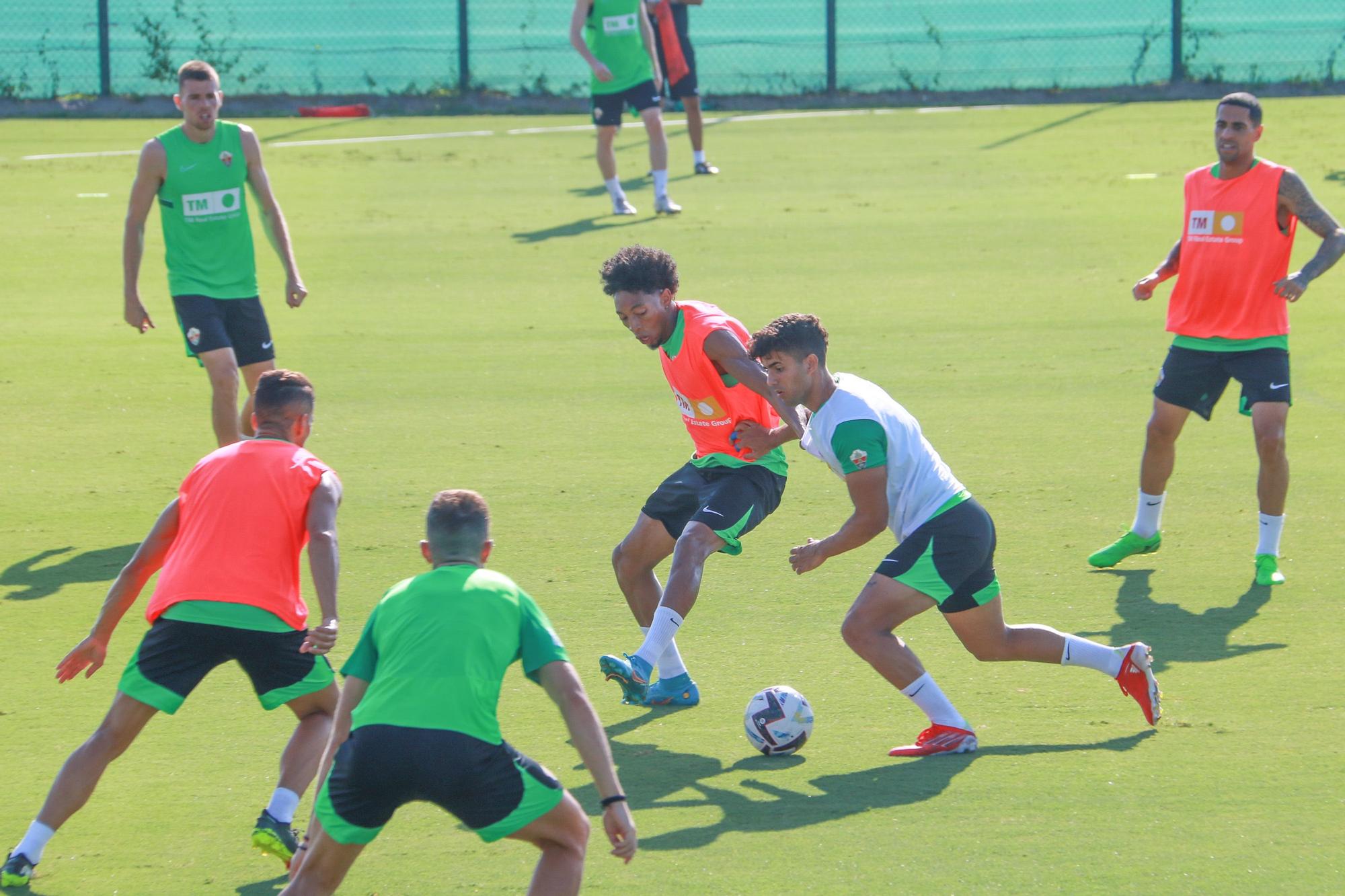 Entrenamiento del Elche CF en La Finca Golf Resort en Algorfa