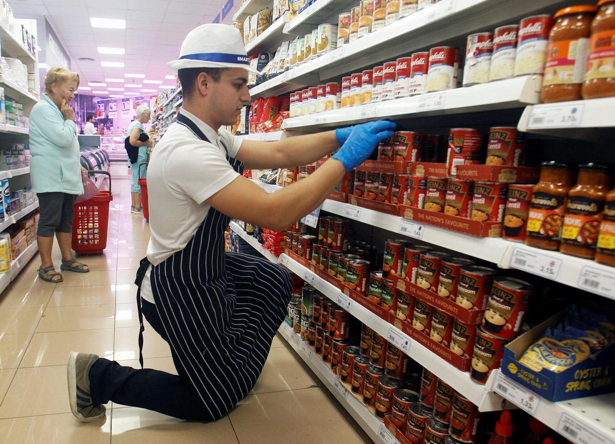 Supermercado británico en Rojales. En la comarca de la Vega Baja viven 4 de cada 10 de los ciudadanos del Reino Unido afincados en la Comunitat Valenciana.