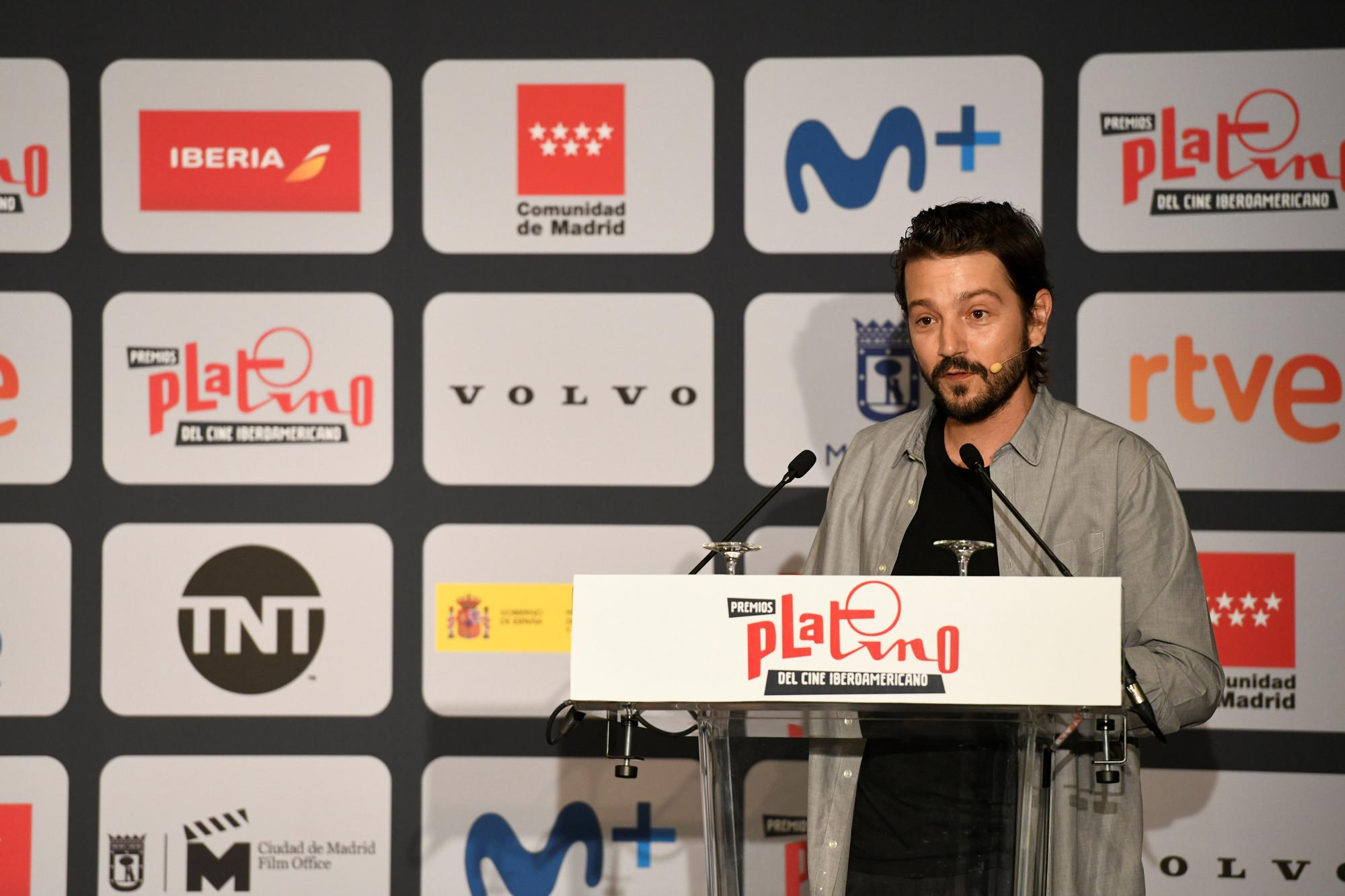 El actor Diego Luna, quien recogerá el Platino de Honor