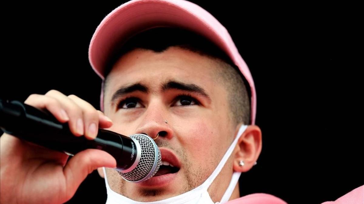 Bad Bunny participando en una protesta en Puerto Rico