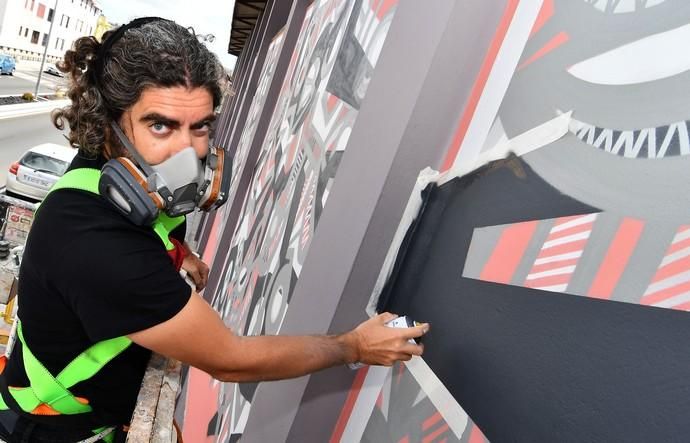 24/04/2019 SAN FERNANDO. SAN BARTOLOME DE TIRAJANA.  Mural del arquitecto Gerardo García, en el IES Amurga. Fotógrafa: YAIZA SOCORRO.  | 24/04/2019 | Fotógrafo: Yaiza Socorro