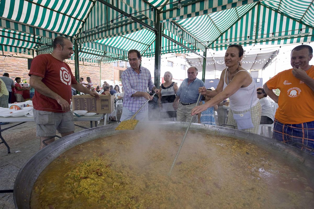 Tradicional perol en la Feria de la Avellana.